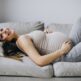 Implants mammaires et grossesse : Combien de temps après une grossesse peut-on se faire poser des prothèses mammaires ?